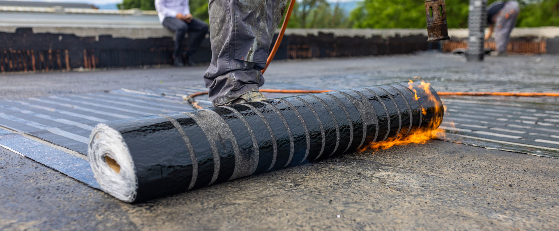 Dachisolierung mit Brenner methodisch durchgeführt.